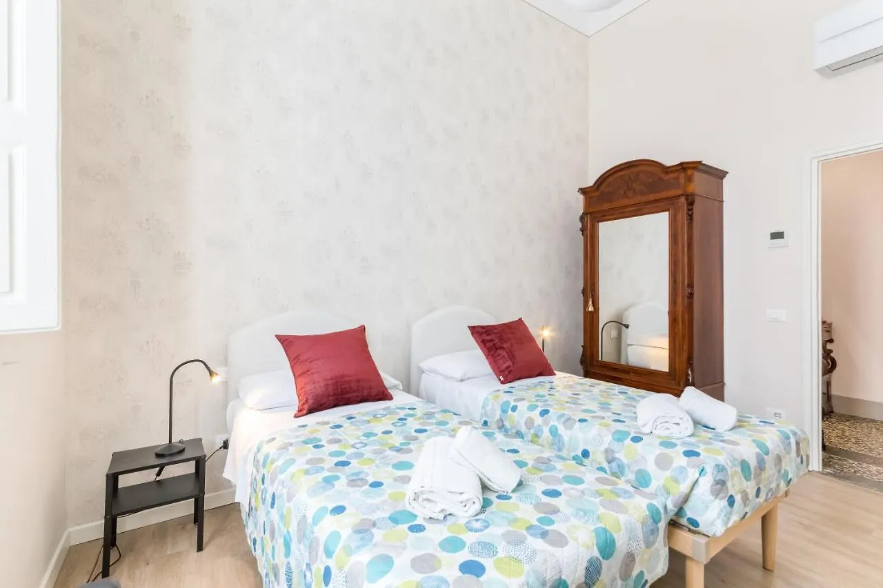 I Renai - Ponte Delle Grazie Modern Apartment Firenze